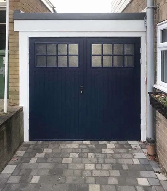Cardale 50:50 Bedford Side Hinged Garage Door که با رنگ آبی استیل به پایان رسیده است