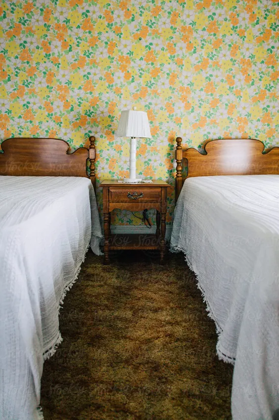 Votel Outdated Motel Room توسط عکاسی Raymond Forbes - متل ، تصاویر پس زمینه - Stocksy United