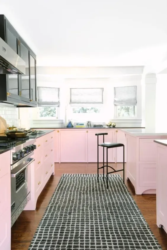کابینت های آشپزخانه خود را بدون سنباده زدن یا بتونه کاری رنگ کنید