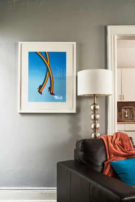 یک آپارتمان دنج آستوریا دارای یک پالت رنگی فوق العاده گرم و شاد است
