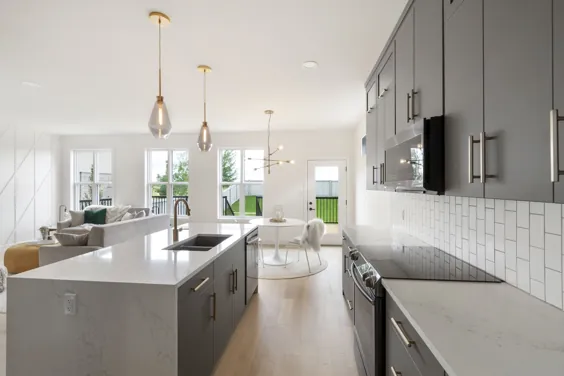 آشپزخانه طرح اوپن خاکستری مدرن