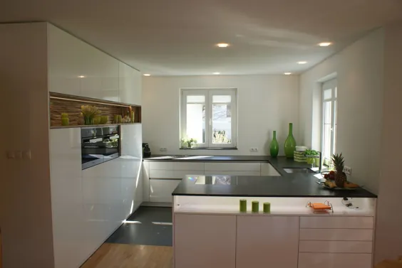 آشپزخانه G شکل: شکل آشپزخانه متنوع با کار و فضای ذخیره سازی اضافی - آشپزخانه یاب