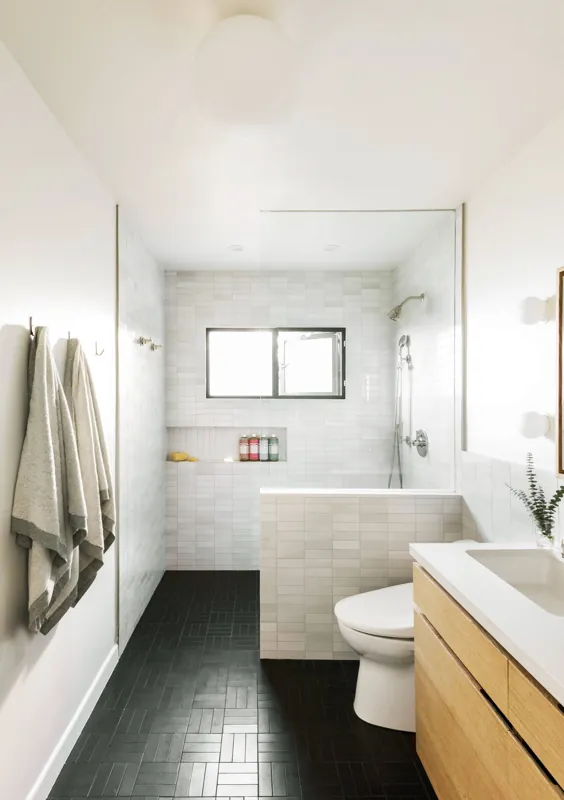 حمام هفته: در لس آنجلس ، نگاهی نرم تر به سیاه و سفید - Remodelista