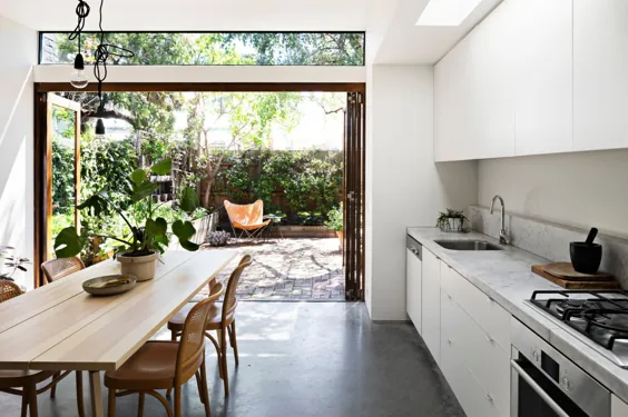 ترکیب آشپزخانه و باغ: بازسازی آشپزخانه در فضای باز و داخلی در ملبورن