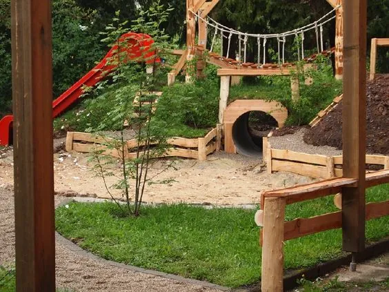 مهد کودک Naturholz Spielanlagen für