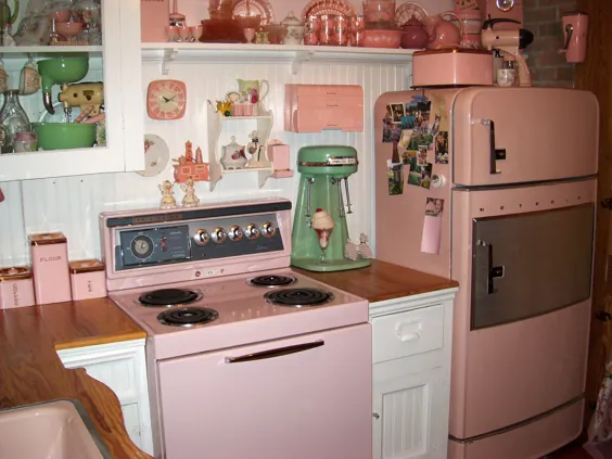 زیبا در آشپزخانه دهه 1950