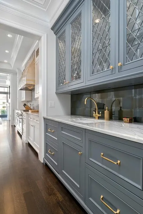 کابینت های میله ای مرطوب خاکستری با کش های طلایی - انتقالی - آشپزخانه - بنیامین مور Gunmetal