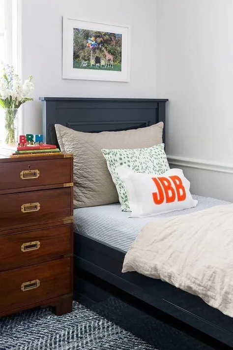 تختخواب دوقلو سرمه ای با کمد چوب کمپین به عنوان جای شب - انتقالی - اتاق پسران