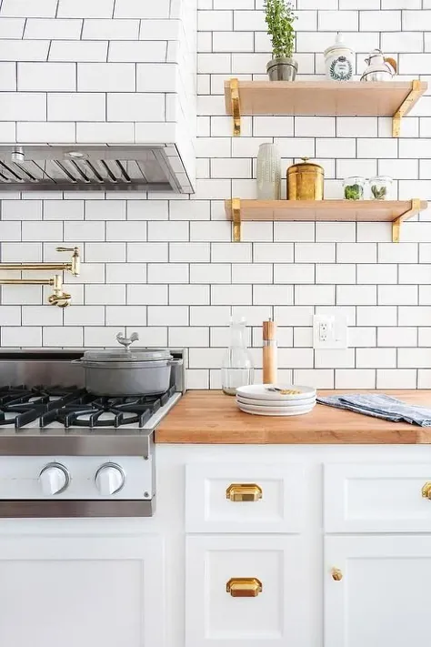 قفسه های آشپزخانه چوبی با براکت های برنجی - معاصر - آشپزخانه