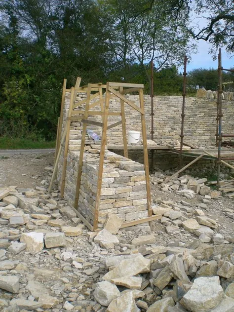 ساخت یک دیوار سنگی خشک ، دورست ، 2009 ... © Stefan Czapski cc-by-sa / 2.0