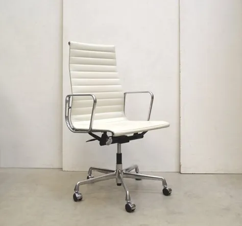 صندلی میز چرخشی مدل سفید EA119 Alu توسط چارلز و ری ایامز برای ویترا ، دهه 2000