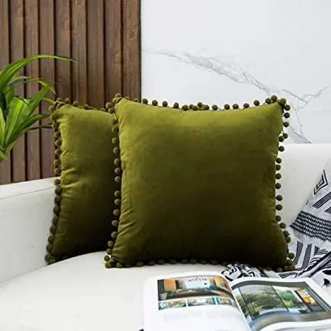 روکش های بالش مخملی JUSPURBET با پوم های ناز شیرین ، بسته ای از 2 مورد بالش تزئینی تزئینی برای مبل تختخواب شو کاناپه ، 18 اینچ 18 اینچ ، سبز زیتونی
