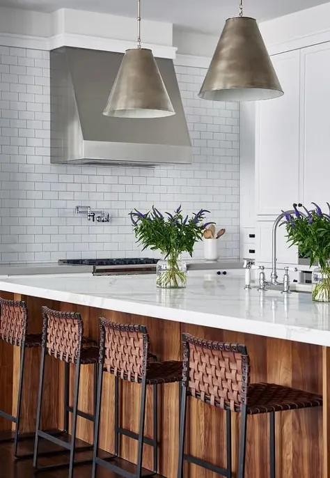 رنگ آمیزی جزیره آشپزخانه بلوط با چهارپایه شمارنده موج دار چرمی - انتقالی - آشپزخانه
