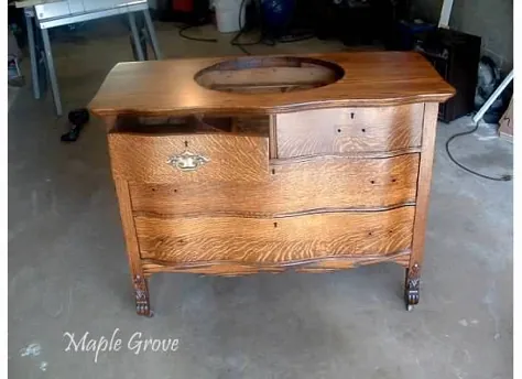 Antique Dresser Vanity را تبدیل کرد