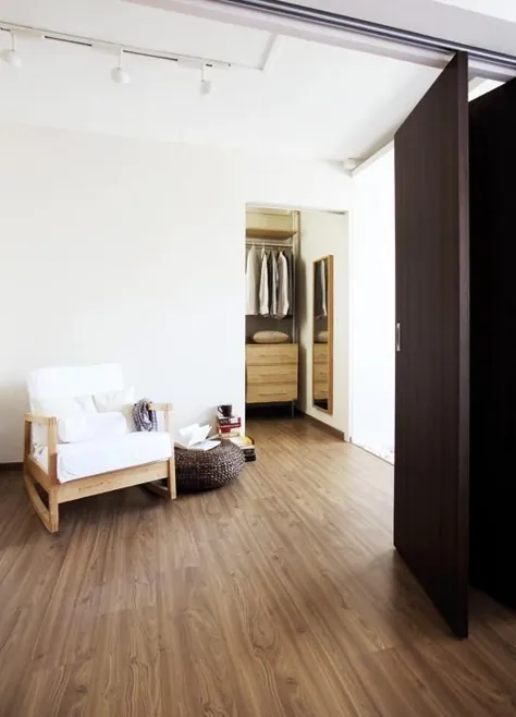 با داشتن فضای ذخیره سازی پنهان ، HDB پنج اتاقه را به خود اختصاص دهید