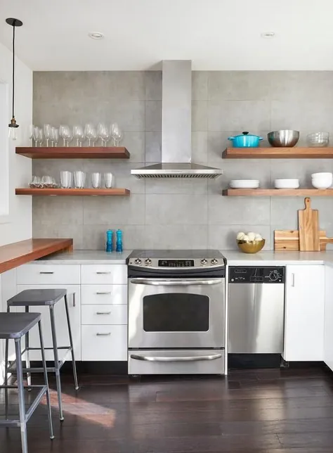 آشپزخانه سفید و خاکستری با قفسه های شناور چوبی - معاصر - آشپزخانه