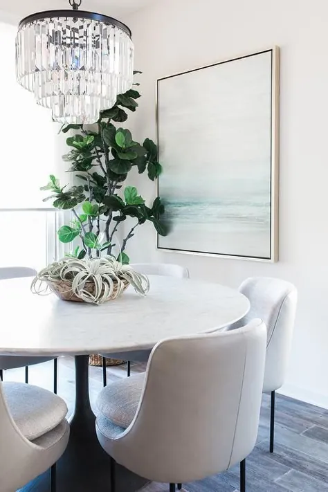 میز ناهار خوری گل لاله ای با سنگ مرمر گرد با صندلی های چرمی سفید - انتقالی - اتاق ناهار خوری