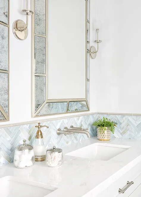 کاشی های عقب برگ شاه ماهی آبی با آینه های مورب قدیمی - انتقالی - حمام