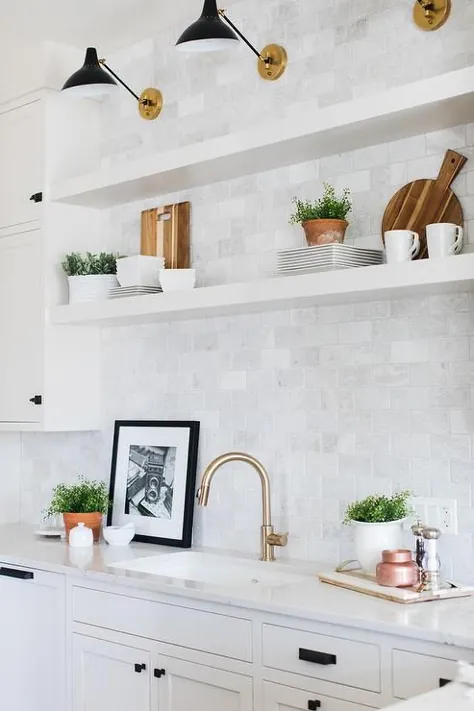ایرین چارلتون بیش از قفسه های آشپزخانه شناور سفید - انتقالی - آشپزخانه