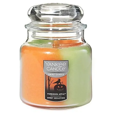 شمع شیشه متوسط ​​Yankee CandleÂ® SwirlÂ® در سیب ممنوع / اغوا شیرین | حمام تختخواب و فراتر از آن