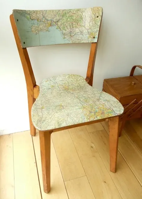صندلی دکوپاژ پوشیده از نقشه