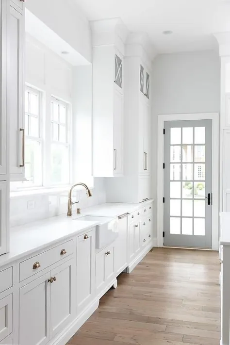 انبار غرفه سبک گال سفید با درب خاکستری - انتقالی - آشپزخانه