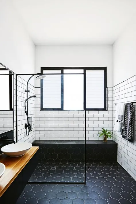 آیا به الهامات حمام احتیاج دارید؟  این 8 حمام خیره کننده سیاه و سفید که باید ببینید را ببینید