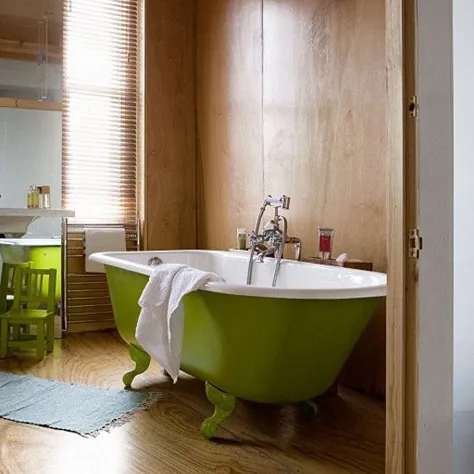 حمام با دیوارهای لایه و حمام مستقل سبز |  خانه ایده آل