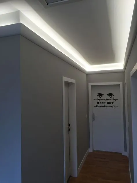 Exzellente Treppenhausgestaltung mit LED-Lichtgestaltung und mehr