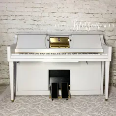 پیانوی نقاشی خاکستری