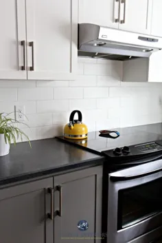 به روزرسانی مناسب آشپزخانه با بودجه - سفید ، خاکستری و زرق و برق دار!  - Kylie M Interiors