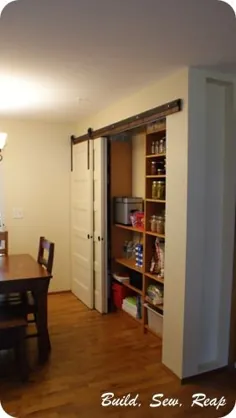 شربت خانه با سخت افزار درب انبار DIY توسط جولی @ Buildsewreap.com