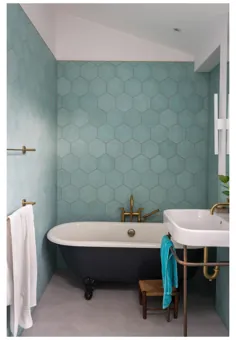 حمام کاشی شش ضلعی آبی روشن