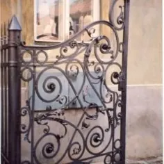 دروازه های آهن فرفورژه و نرده های فلزی