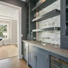 کابینت انبارهای خاکستری باتلر با میزهای گرانیت خاکستری - معاصر - آشپزخانه