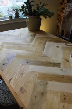 چگونه می توان یک میز خانه مزرعه ای با صفحه تاج گل چوبی پالت ساخت!  - Kezzabeth |  DIY و وبلاگ نوسازی
