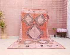 فروش 30 درصدی تخفیف فروش فرش پرنعمت مراکشی ، فرش دونده رژگونه خیره کننده عتیقه ، فرش راهرو ، فرش اتاق خواب ، فرش بوژاد ، فرش صورتی بربر