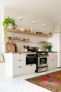 چگونه یک طراح آشپزخانه دهه 80 را به پناهگاهی متصل به بقیه خانه تبدیل کرد