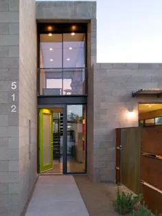 خانه بلوک بتنی فوق العاده با طراحی مدرن: طراحی ورودی مدرن خارق العاده The Double Residences Door Glass ~ SQUAR ESTATE Archite... |  خانه رویایی |  بلوک های بتونی ، دیوارهای بلوک بتنی ، خانه های بتونی
