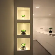Dettaglio cucina con mensole illuminata alfonsi architettura cucina moderna bianco |  احترام گذاشتن