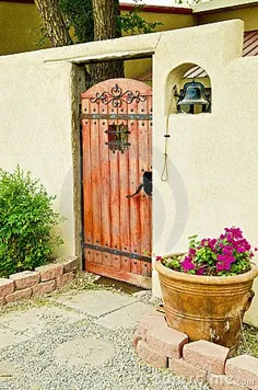 دروازه ورودی حیاط اسپانیایی Stock Photo - تصویر دروازه ، خارجی: 21803156