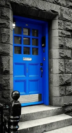 Blue Door توسط لیلیانا مندز