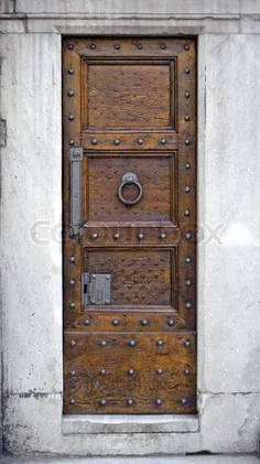 درب چوبی آنتیک ، کوبنده فلزی ، ... |  تصویر سهام |  رنگ آمیزی