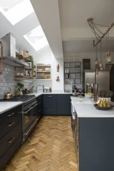 خانه واقعی: یک طرح آشپزخانه با طرح باز با رنگ آمیزی صنعتی