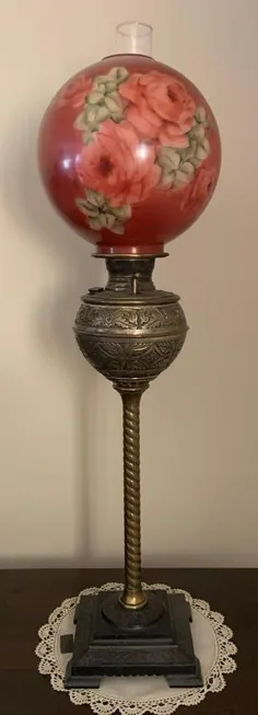 Antique Oil Lamp w / Artist Signed Glass Globe Shade - ژوئن 04 ، 2020 |  حراج دهندگان متیو بولاک در IL